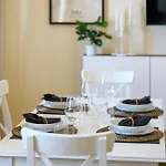 Apartamento Marx - Zentrales & Geraeumiges Fuer Bis Zu 6 Personen - 2 Schlafzimmer Mit Tv, Wlan & Waschmaschine Trier
