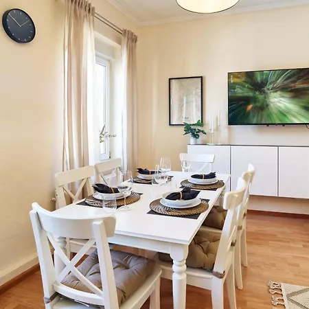 Marx - Zentrales & Geraeumiges Fuer Bis Zu 6 Personen - 2 Schlafzimmer Mit Tv, Wlan & Waschmaschine Lägenhet