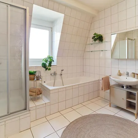 Διαμέρισμα Marx - Zentrales & Geraeumiges Fuer Bis Zu 6 Personen - 2 Schlafzimmer Mit Tv, Wlan & Waschmaschine *