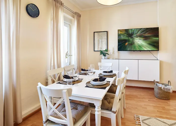 Marx - Zentrales & Geraeumiges Fuer Bis Zu 6 Personen - 2 Schlafzimmer Mit Tv, Wlan & Waschmaschine דירה